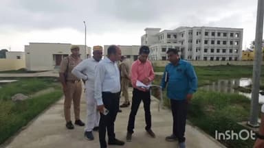 बलरामपुर: जिलाधिकारी ने ग्राम घुघुरपुर में निर्माणाधीन राजकीय पॉलिटेक्निक का किया औचक निरीक्षण