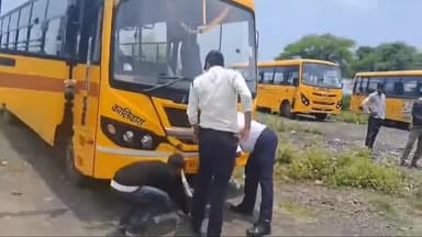 गुलाना: अकोदिया में यातायात पुलिस और परिवहन विभाग की टीम ने की स्कूल वाहनों की चेकिंग, 7 बस और एक टाटा मैजिक की जप्त