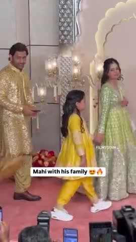 THALA and Family at Anant Radhika Wedding ❤

@msdhoni | #MSDhoni | #dhoni #DHONI𓃵