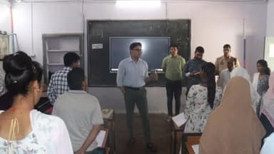 रामपुर: CDO ने रजा इंटर कॉलेज परिसर में मुख्यमंत्री अभ्युदय योजना के अंतर्गत विभिन्न प्रतियोगी परीक्षाओं के लिए कोचिंग का निरीक्