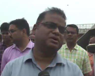 कैंपियरगंज: कैंपियरगंज सहित कई तहसील में जमे 13 लेखपालों का जिलाधिकारी कृष्ण कुमार करुणेश ने तबादला करते हुए सभी को दिया निर्देश