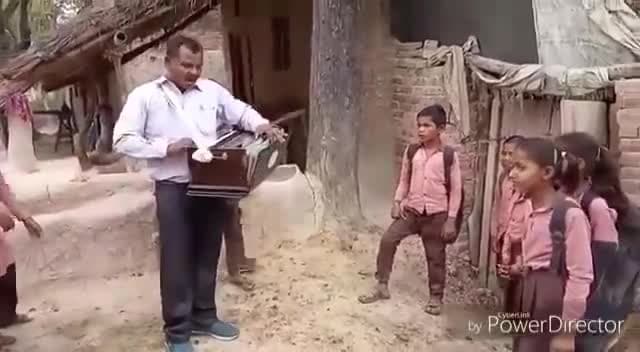 #स्कूल_चलो #स्कूल_चलो #स्कूल_चलो  शिक्षक को सलाम 
बहुत ही सुन्दर पहल प्रतिदिन स्कूल जाने के लिए प्रेरित