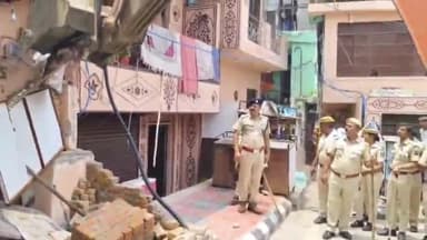 लाडपुरा: नगर निगम की नयापुरा विवेकानंद चोराहे पर सड़क पर हो रहे अतिक्रमण को तोड़ा व्यापारियों ने नारेबाजी कर जताया रोष