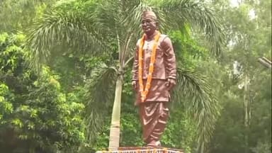 पटना ग्रामीण: श्रीकृष्णापुरी मे मुख्यमंत्री ने पूर्व मुख्यमंत्री स्व०सत्येंद्र नारायण सिन्हा की जयंती पर भावभीनी श्रद्धांजलि अर्पित की