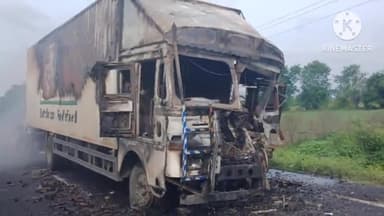 समुद्रपूर: कुरीअर कंटेनरची उभ्या ट्रकाला धडक आग लागून लाखो रुपयांचा माल खाक:दोन जखमी 
जाम जवळील घटना