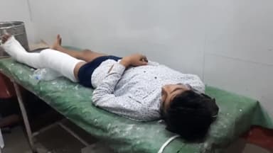 अकोढ़ी गोला: मधुरामपुर गांव में सड़क पार करने के दौरान अनियंत्रित कार ने एक 14 वर्षीय लड़के को मारी टक्कर, हुआ घायल