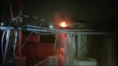 रामपुर: बीती रात थाना गंज क्षेत्र के चौकी पाखड़ के निकट एयरटेल टावर बॉक्स में अचानक लगी आग, फायर ब्रिगेड ने आग पर काबू पाया