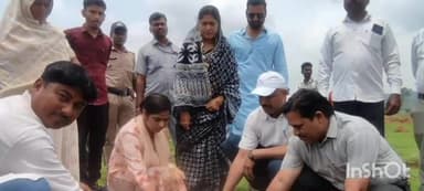 चितरंगी: राज्य मंत्री राधा सिंह की मौजूदगी में 'एक पेड़ मां के नाम' अभियान के तहत ग्राम पंचायत क्योंटली में किया गया पौधारोपण