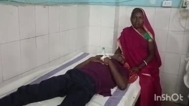 लखीसराय: जिले के रामगढ़ चौक थाना क्षेत्र के झुलौना पावर ग्रिड के समीप ई रिक्शा पर पेड़ गिरने से एक व्यक्ति जख्मी किया गया उपचार।