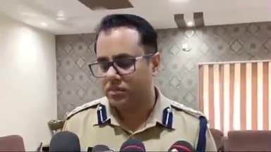 जबलपुर: पुलिस अधीक्षक जबलपुर आदित्य प्रताप सिंह ने ली पुलिस कंट्रोल रूम में अपराध समीक्षा बैठक