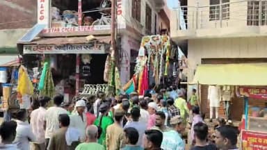 भोगांव: भोगांव में कड़ी सुरक्षा के बीच परंपरागत तरीके से निकाला गया मोहर्रम की 7वीं तारीख के अलम का जुलूस,सैंकड़ों लोग रहे मौजूद