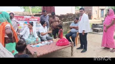 बलरामपुर: स्वास्थ्य विभाग के कर्मियों ने ग्राम लोहेपनिया में लगाया स्वास्थ शिविर बाढ़  पीड़ितों को किया दवा का वितरण