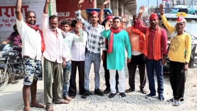 रॉबर्ट्सगंज: बढौली चौराहे पर फ्लाई ओवर की खराब सर्विस लेन को लेकर सपा कार्यकर्ताओं ने किया प्रदर्शन