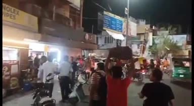 जोधपुर: जालोरी गेट चौराहे पर युवको के बिच कहासुनी के बाद हुआ झगड़ा, पुलिस पहुंची मौके पर