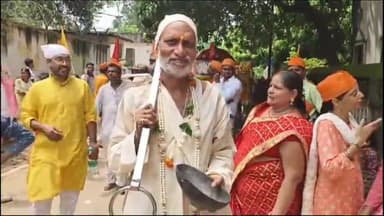 सासाराम: सासाराम के अठखंभवा में साईं मंदिर से निकाली गई साईं पालकी यात्रा