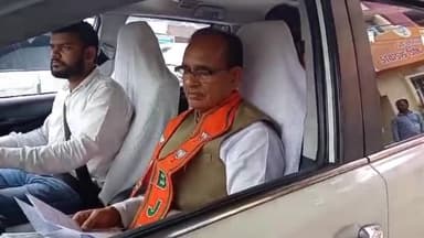 कांके: रांची एयरपोर्ट पहुंचे केंद्रीय मंत्री शिवराज सिंह चौहान, केंद्रीय रक्षा राज्य मंत्री ने एयरपोर्ट पर किया स्वागत