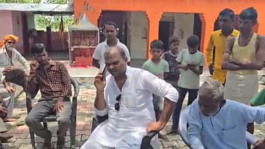 पूरनपुर: ट्रांस शारदा क्षेत्र के बाढ प्रभावित गावों का विधायक पुत्र ऋतुराज पासवान ने पहुंचकर जाना हाल