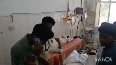 कासगंज: महावर गांव में सड़क हादसे में 3 लोग गंभीर रूप से हुए घायल, जिला अस्पताल में कराया गया भर्ती