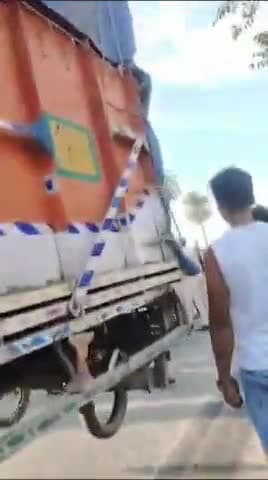 महुआ: महुआ-हाजीपुर सड़क मार्ग के रानीपोखर पेट्रोल पंप के समीप ट्रक की चपेट में आने से बाइक सवार शख्स की घटनास्थल पर हुई मौत