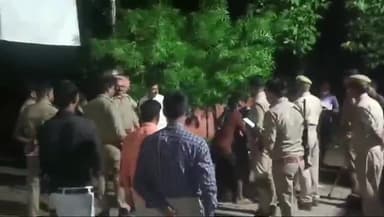 करछना: हत्या के अभियोग में वांछित अभियुक्त को करछना पुलिस द्वारा 24 घंटे के अंदर हिरासत में लेकर आलकात्ल किया गया बरामद