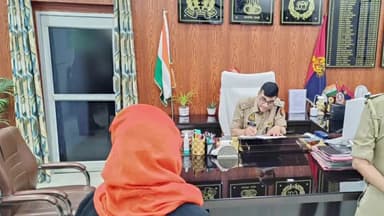 रामपुर: एसपी विद्यासागर मिश्र ने पुलिस कार्यालय में जनसुनवाई के दौरान 30 फरियादियों की फरियाद सुनते हुए सम्बंधित को दिए निर्देश