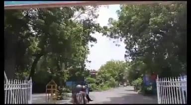 जोधपुर: JNVU के केंद्रीय कार्यालय के बाहर छात्र संघ चुनाव कराने की मांग को लेकर एनएसयूआई के कार्यकर्ताओं ने किया प्रदर्शन