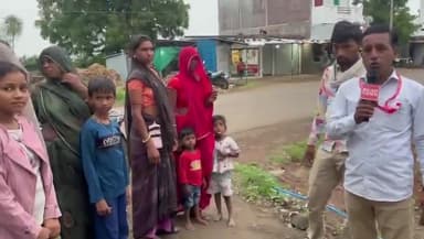 मध्य प्रदेश के धार ज़िले में बड़े स्तर पर शराब का अवैध कारोबार किया जा रहा है, यह कारोबार अधिकृत ठेकेदार ही कर रहा है