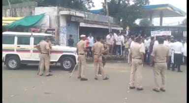 समुद्रपूर: जाम येथे शासकिय वैद्यकिय महाविद्यालय निर्माणासाठी चौरस्त्यावर करण्यात आले सर्वपक्षीय धरणे आंदोलन