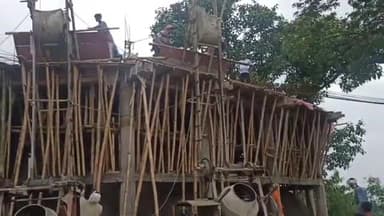 सिसई प्रखंड क्षेत्र के मुर्गू में स्थित रामायण काल के चिरैया नाथ धाम का मंदिर निर्माण हेतु मंगलवार को छत ढलाई हुआ