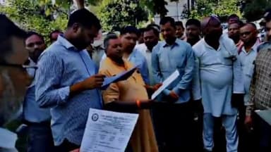 रामपुर: राज्य कर्मचारी संयुक्त परिषद उत्तर प्रदेश के जिलाध्यक्ष ने पुरानी पेंशन की बहाली को लेकर DM के माध्यम से PM को भेजा पत्र