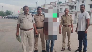 सिंगरौली: बेटी से दुराचार के आरोपी कलयुगी पिता को मोरवा पुलिस ने रेलवे स्टेशन से किया गिरफ्तार क्षेत्र से फरार होने की थी योजना