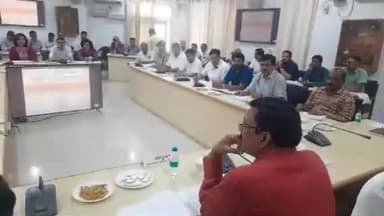 मुरादाबाद: मंडलायुक्त कार्यालय पर मंडलायुक्त की अध्यक्षता में आयोजित हुई, मंडलीय सड़क सुरक्षा समिति की बैठक