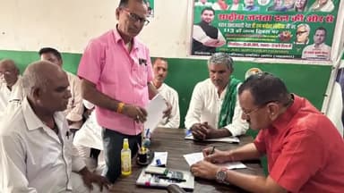 एकंगरसराय: एकंगरसराय के राजद कार्यलय में विधायक राकेश कुमार रौशन जनता दरबार लगा सुना लोगों की समस्या