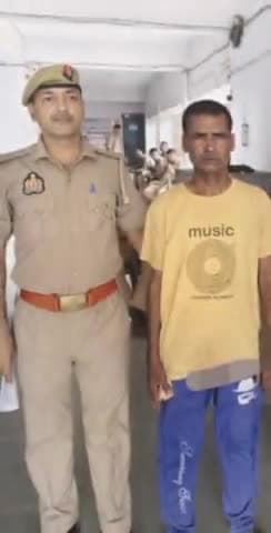 कानपुर: नौबस्ता में तमंचा लेकर बेटे की हत्या करने घर में घुसे पिता को पुलिस ने किया गिरफ्तार ,तमंचा बरामद