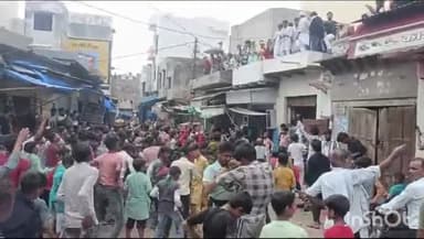 जलेसर: कड़ी सुरक्षा के बीच जलेसर कस्बा मैं निकाला गया मोहर्रम का जुलूस,युवकों ने दिखाए करतब थाना क्षेत्र जलेसर का मामला