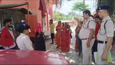 महुआ: महुआ के अब्दुलपुर शिव मंदिर वार्ड संख्या 3 में महुआ अग्निशमन विभाग द्वारा जन जागरूकता अभियान चलाकर लोगों को जागरूक किया