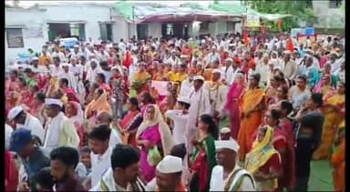 समुद्रपूर: आषाढी एकादशीच्या निमित्ताने तिर्थक्षेत्र नारायणपूर येथील विठ्ठल मंदिरात विठ्ठलाचे दर्शनासाठी भाविकांची रीघ