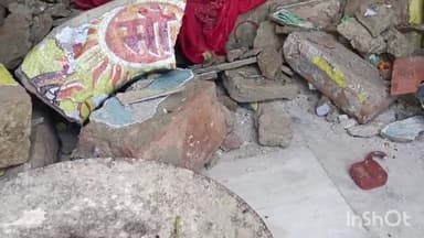 लखीसराय: नगर थाना क्षेत्र के सदर प्रखंड के समीप मुख्य सड़क स्थित विषहरी माता की प्रतिमा गायब होने पर लोगों ने किया हंगामा।