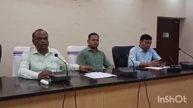 लखीसराय: जिला मुख्यालय मंत्रणा कक्ष के सभागार में जिलाधिकारी की अध्यक्षता में आयुष्मान कार्ड को लेकर विशेष बैठक आयोजित।