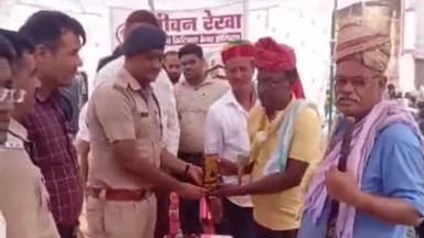 चूरू: शहर में भाईजी चौक पर पुलिस प्रशासन के अधिकारियों ने किया ताजियादारों का सम्मान