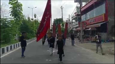 रामपुर: बुद्धवार को सिविल लाइन क्षेत्र स्थित इमामबाड़ा खासबाग से 10वीं मोहरम पर गमगीन माहौल में ज़री का जुलूस निकाला गया