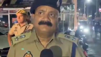 कानपुर: पुलिस उपायुक्त पूर्वी ने थाना हरबंश मोहाल के अन्तर्गत .मोहर्रमपर्व पर निकल जा रहे जुलूस को लेकर क्षेत्र का किया भ्रमण