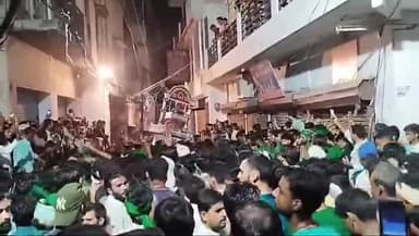 प्रयागराज: मोहर्रम की दसवीं पर सभी ताजियों के फूल कर्बला में किए जाएंगे दफन, मासूम अली असगर के झूले में उमड़ी भीड़