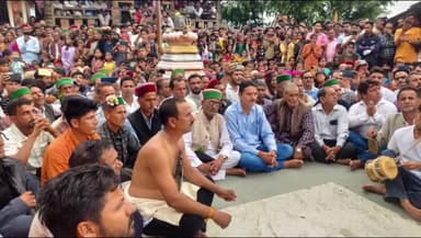 पुरोला: सिंगतूर पट्टी के देवरा गांव में दानवीर कर्ण महाराज का मेला धूमधाम से मनाया गया