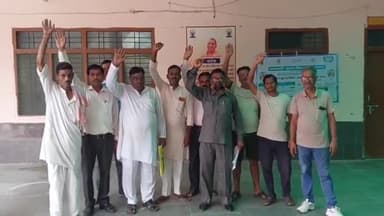 पूरनपुर: रास्ते की समस्या को लेकर ओबीसी महासभा ने नायब तहसीलदार को सौंपा मुख्यमंत्री को संबोधित ज्ञापन