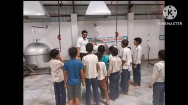 बीरपुर: बीरपुर में केंद्रीयकृत रसोई घर का स्कूली बच्चों ने किया भ्रमण