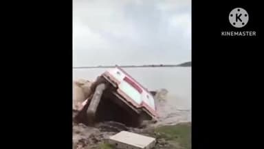 सुपौल: सुपौल मुंगरार गांव के महादेव का मंदिर सहित 35 घर नदी में समाया, लोग पलायन करने को मजबूर