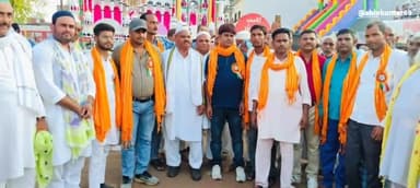 बरखेड़ा में मोहर्रम पर नगर में गली चौराहों घरों में फातिहा कर लंगर को तक्सीम किया गया पूर्व चेयरमैन ने किया सम्मानित।