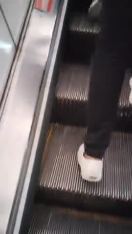 मैं रेलवे प्रशासन से प्कि हर स्टेशन पर 24 घंटे एक्सीलेटर मशीन चालू रहनी चाहिए ताकिबुजुर्ग विकलांगों क