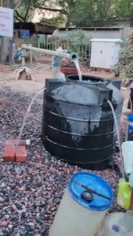 देखिए एनडीएमसी की कितनी  बड़ी लापरवाही दिल्ली में पानी का दुरुपयोग